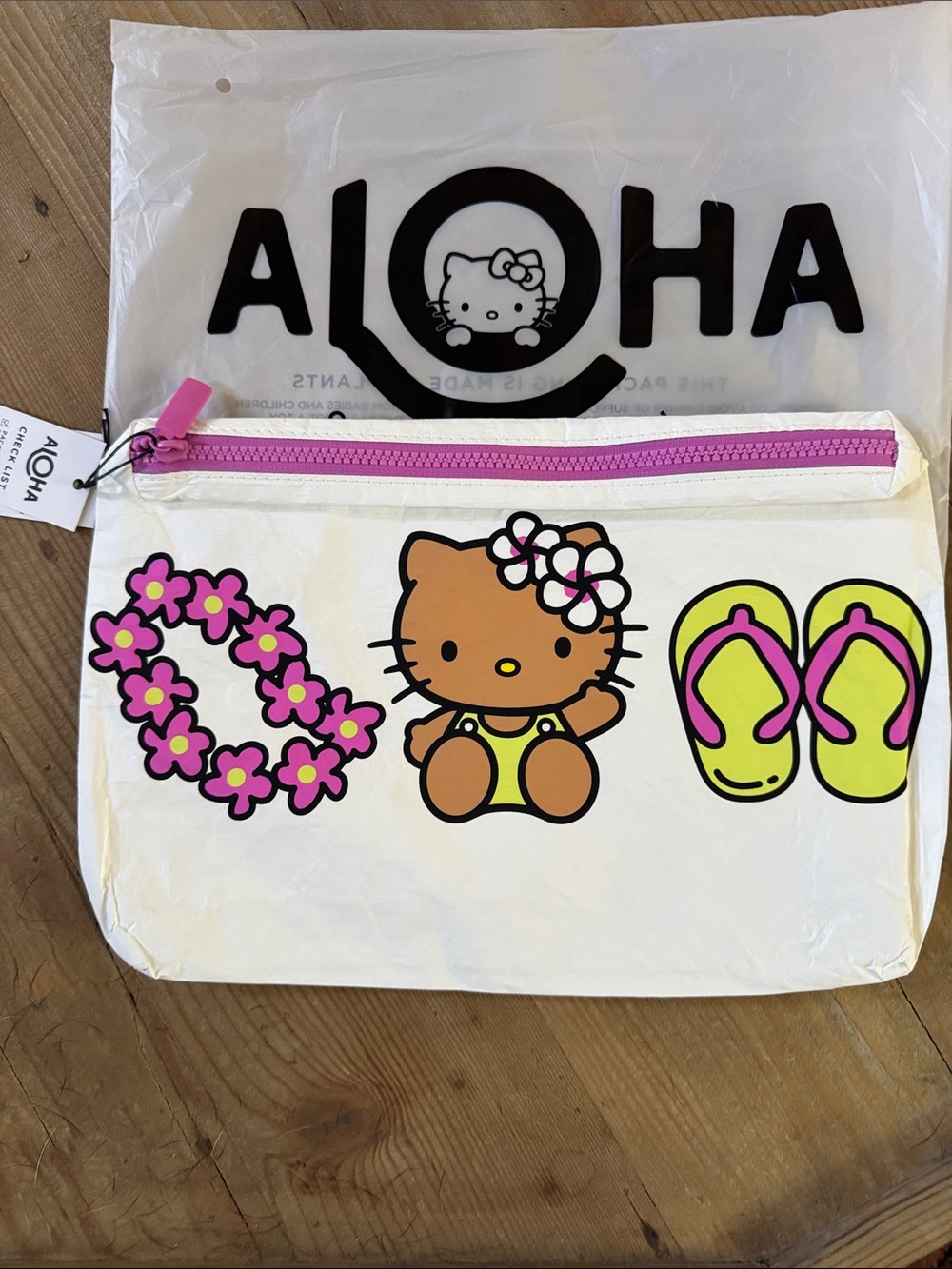 Aloha Collection Hello Kitty Icons Mid Pouch - Picture 2 of 3